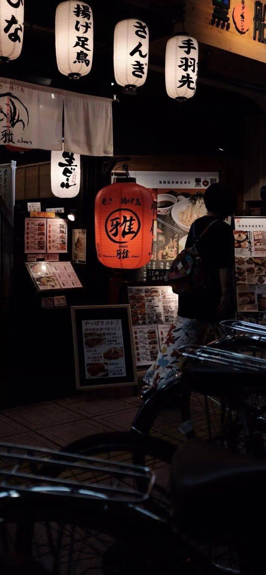 最新手机动态壁纸，小巷深处的特色小店，带你探索独特的壁纸世界！