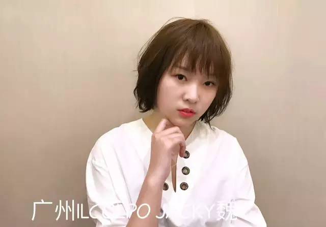最新剪发视频,最新剪发视频，发型改变人生，自信与成就感的旅程