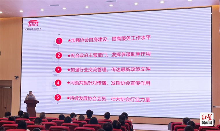 新泰市最新招工现象，影响与观点探究