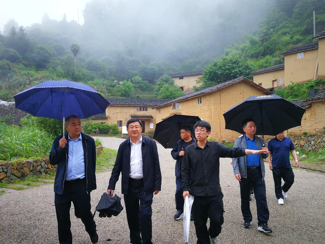连云港市最新招聘信息探索，职场奇遇与友情交织的温暖