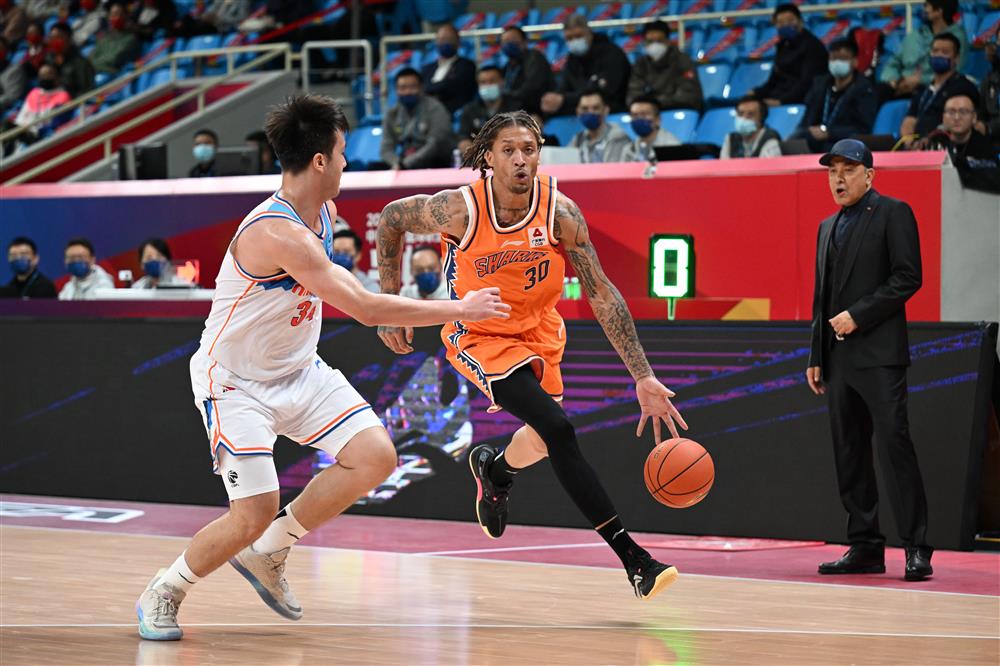 比斯利下赛季动态更新，最新消息一览🏀📣
