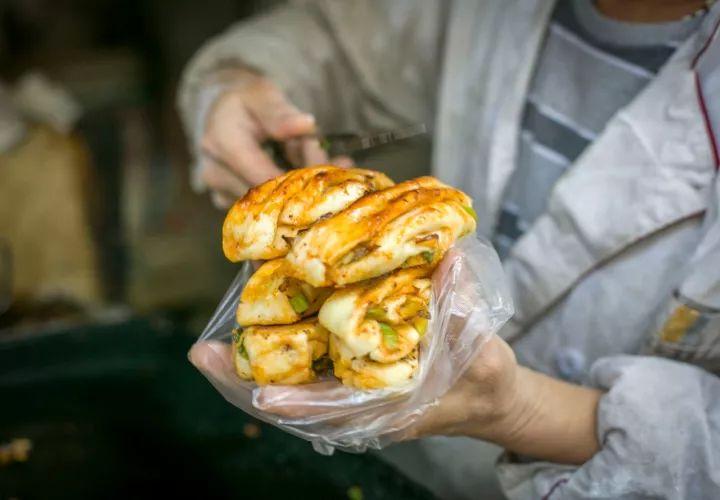 萌龙大乱斗最新破解版，小巷隐藏特色小店的惊喜探索