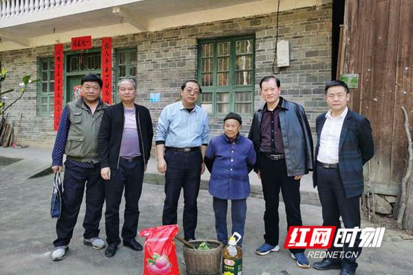 最新党章引领下的温馨故事，小明的成长与情感纽带见证